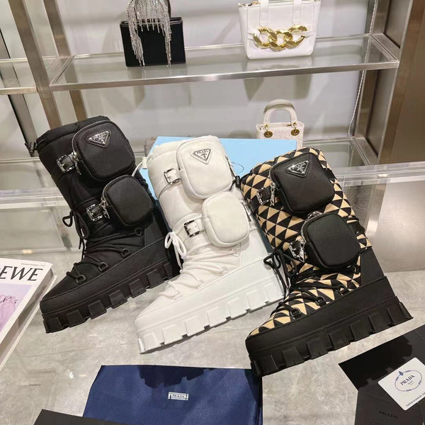 SCARPONI DA SCI IN RE-NYLON NERO E BEIGE CON BORSA ATTACCATA