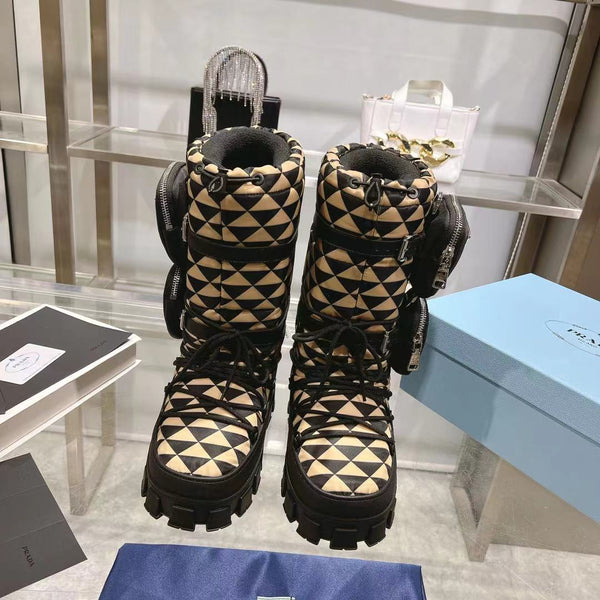 SCARPONI DA SCI IN RE-NYLON NERO E BEIGE CON BORSA ATTACCATA