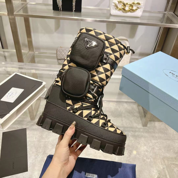 SCARPONI DA SCI IN RE-NYLON NERO E BEIGE CON BORSA ATTACCATA