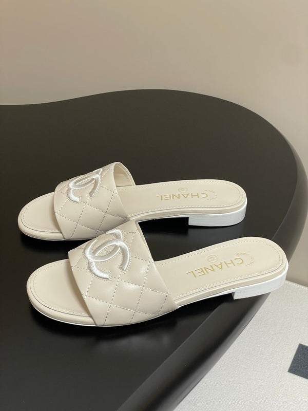 25S Embroidery Double C Mule 15mm White Lambskin 247583