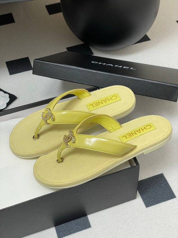 CC 25P Double C 1 Motif Thongs Sandal Yellow Sheepskin 247699