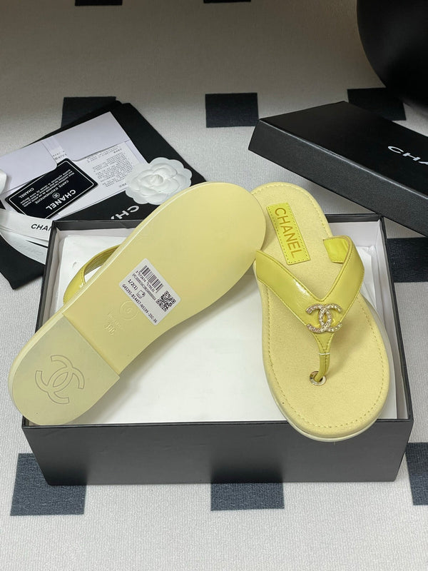CC 25P Double C 1 Motif Thongs Sandal Yellow Sheepskin 247699