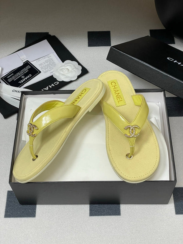CC 25P Double C 1 Motif Thongs Sandal Yellow Sheepskin 247699