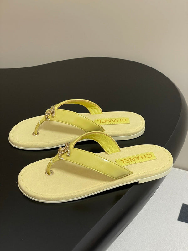 CC 25P Double C 1 Motif Thongs Sandal Yellow Sheepskin 247699