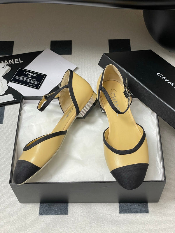 CC 25P Small Hollow Mary Jane Beige Sheepskin Black Grosgrain 247724