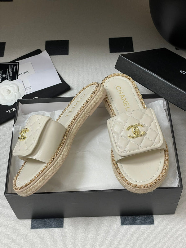 CC 25S Chain Ring Edge Buckle Bag Mule Sandal White Sheepskin 247587