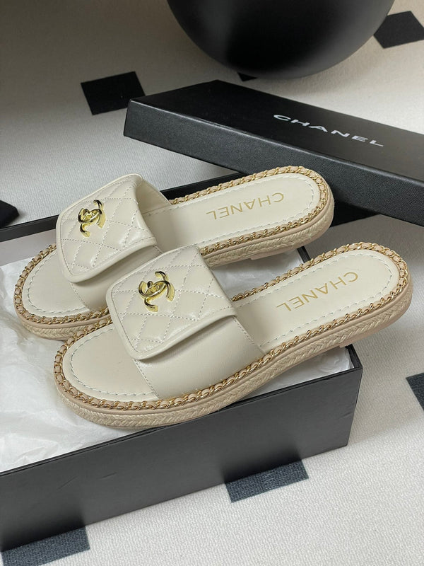 CC 25S Chain Ring Edge Buckle Bag Mule Sandal White Sheepskin 247587