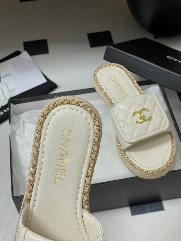 CC 25S Chain Ring Edge Buckle Bag Mule Sandal White Sheepskin 247587