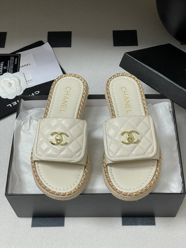 CC 25S Chain Ring Edge Buckle Bag Mule Sandal White Sheepskin 247587