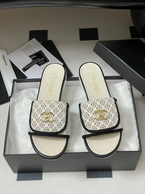 CC 25S Buckle Bag Mule White Mix Black Lace Fabric and Sheepskin 247590