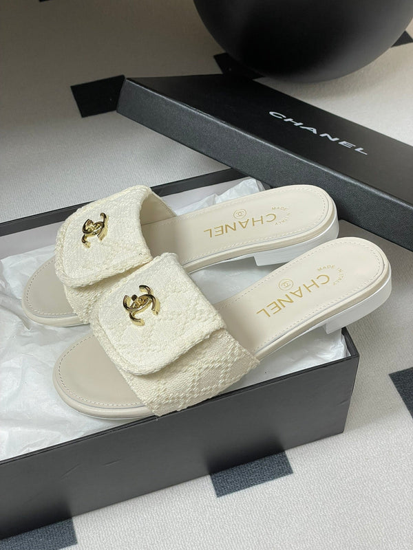 CC 25S Buckle Bag Mule White Fabric and Sheepskin 247598