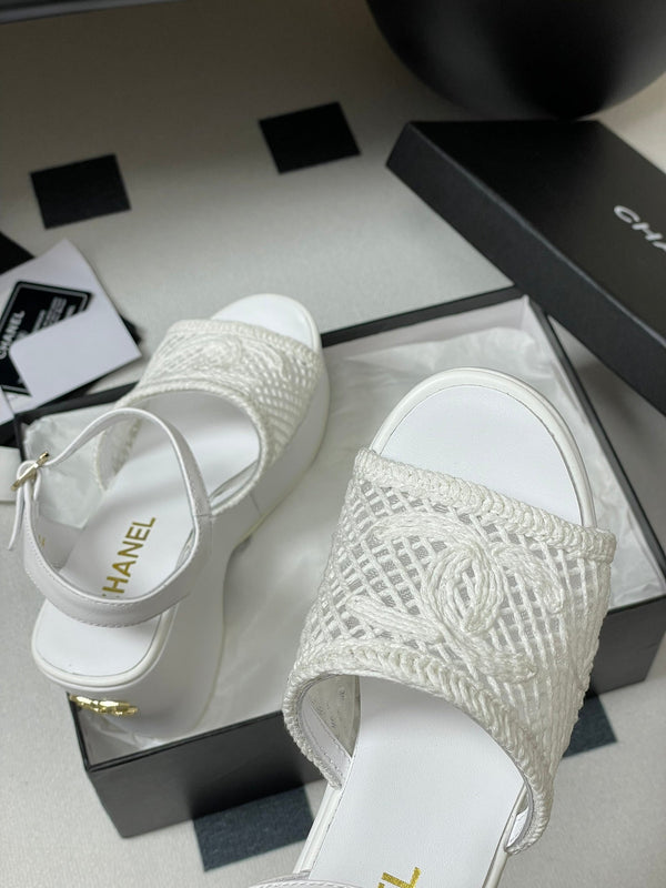 CC 25S Sandalo con zeppa piccola e suola spessa 10 cm Bianco intrecciato 247605