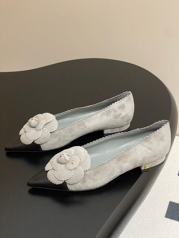 CC 25C Classic Camellia Scarpe con tacco alto a punta piatte 15 mm in pelle scamosciata grigia 247607