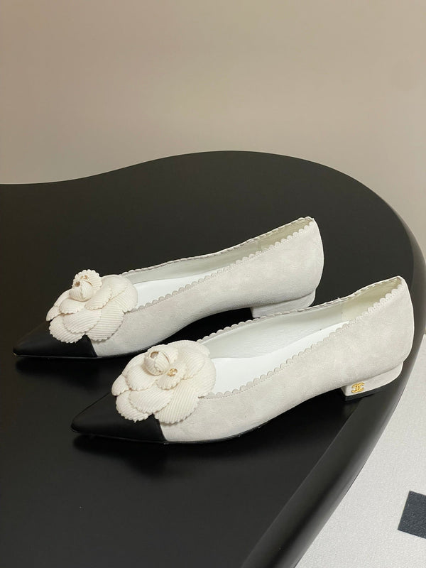 CC 25C Classic Camellia Pointed High Heels Flat 15mm White Suede 247609