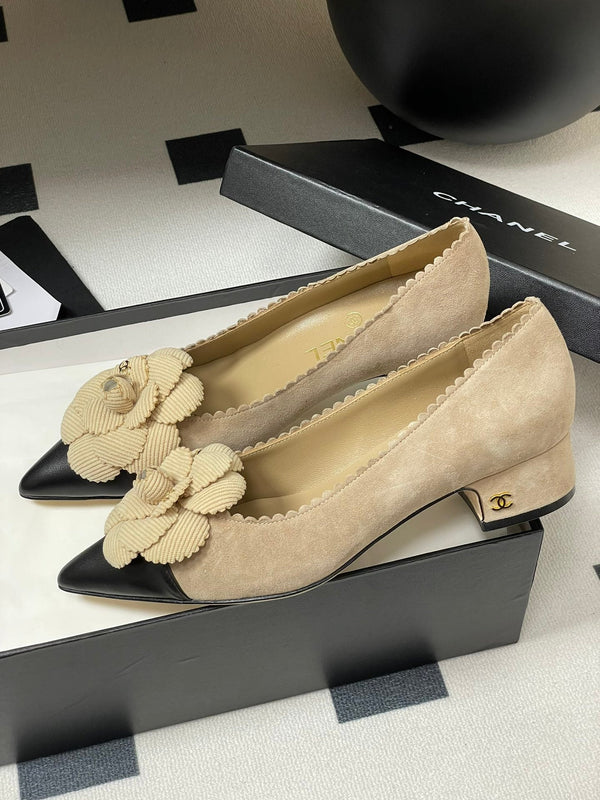 CC 25C Classic Camellia Pointed High Heels Pump 35mm Beige Suede 247612