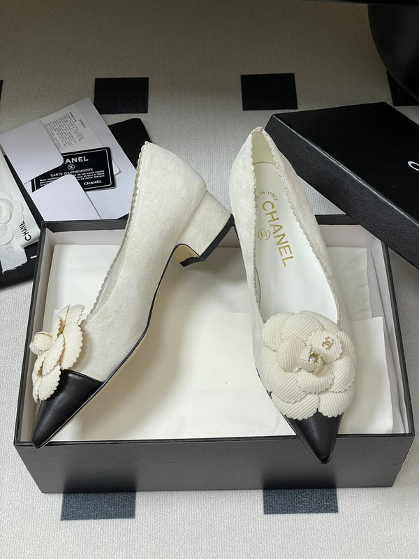 CC 25C Classic Camellia Pointed High Heels Pump 35mm White Suede 247613