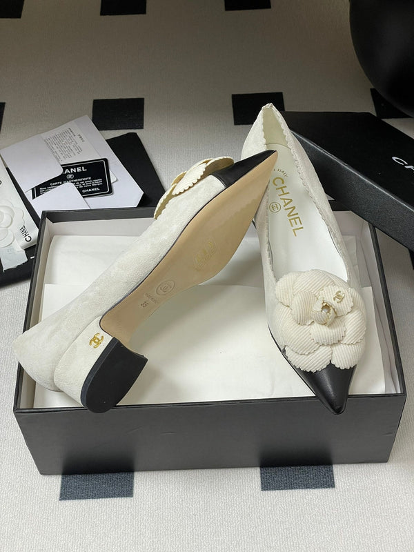 CC 25C Classic Camellia Pointed High Heels Pump 35mm White Suede 247613