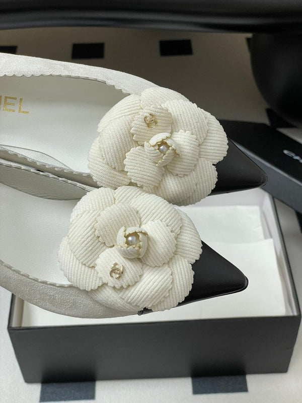 CC 25C Classic Camellia Pointed High Heels Pump 35mm White Suede 247613