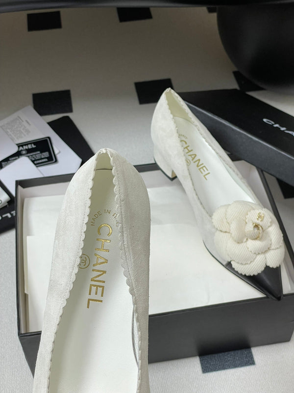 CC 25C Classic Camellia Pointed High Heels Pump 35mm White Suede 247613