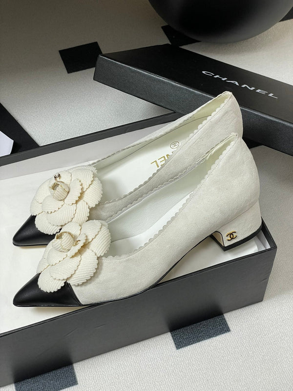 CC 25C Classic Camellia Pointed High Heels Pump 35mm White Suede 247613