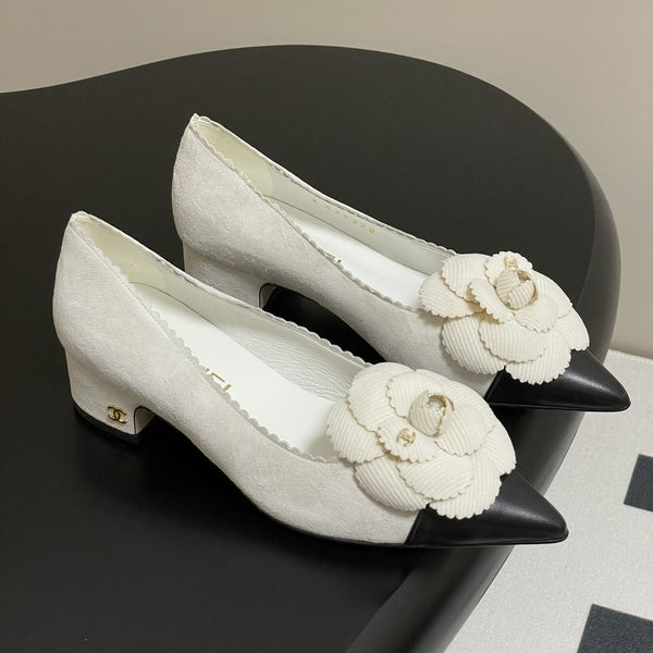 CC 25C Classic Camellia Pointed High Heels Pump 35mm White Suede 247613