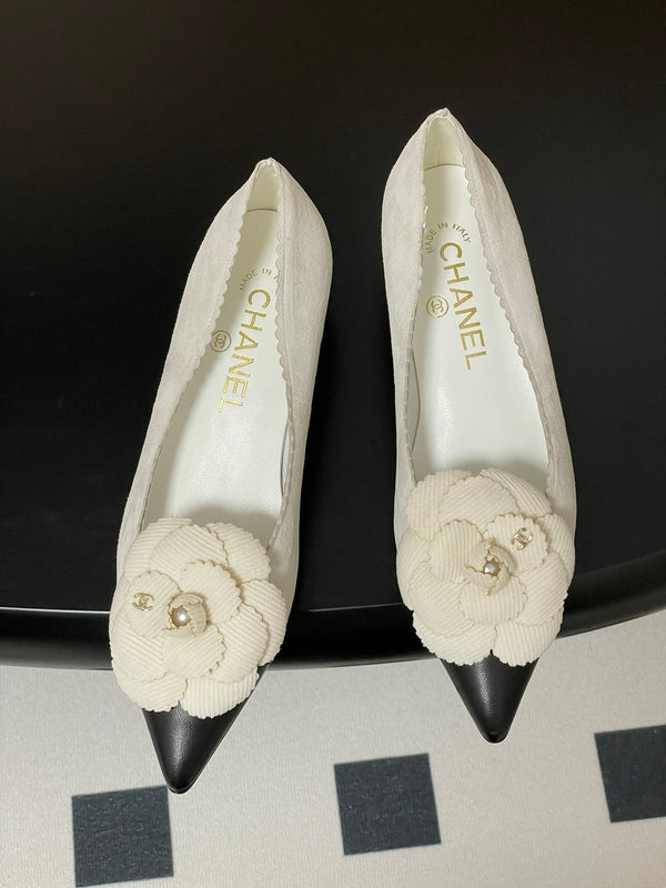 CC 25C Classic Camellia Pointed High Heels Pump 35mm White Suede 247613