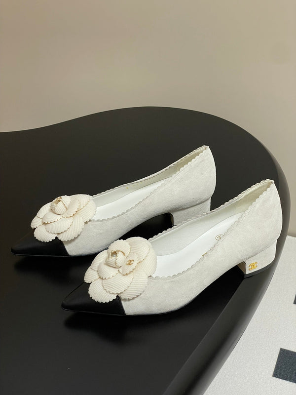 CC 25C Classic Camellia Pointed High Heels Pump 35mm White Suede 247613
