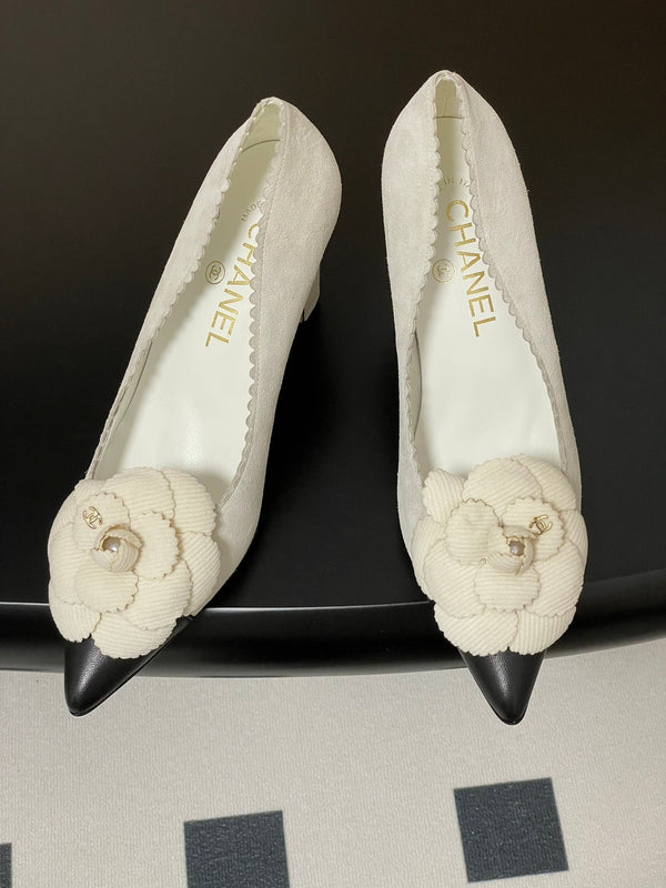 CC 25C Classic Camellia Pointed High Heels Pump 85mm White Suede 247616