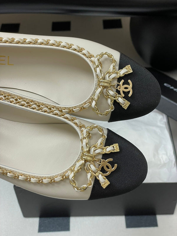 CC 25S 20mm Chain Bow Single Flat White Sheepskin Black Grosgrain 247655