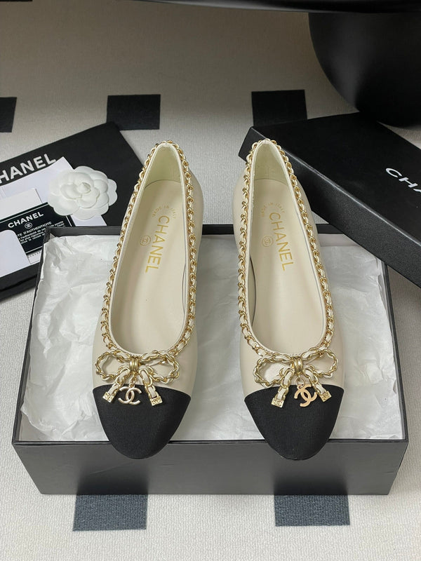 CC 25S 20mm Chain Bow Single Flat White Sheepskin Black Grosgrain 247655