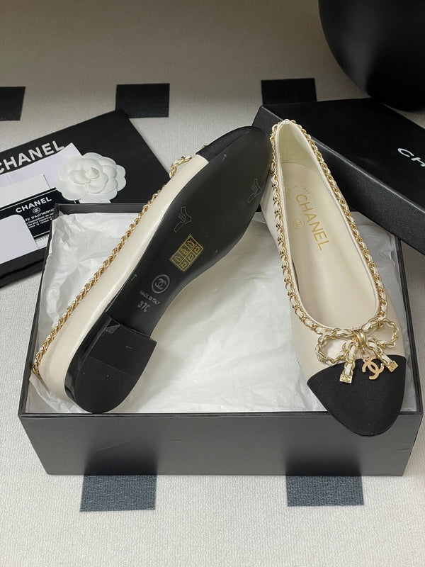 CC 25S 20mm Chain Bow Single Flat White Sheepskin Black Grosgrain 247655