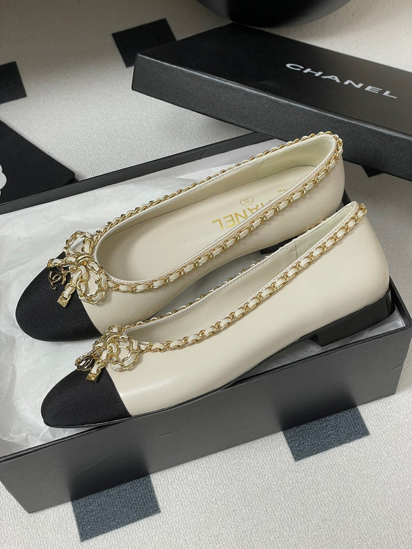 CC 25S 20mm Chain Bow Single Flat White Sheepskin Black Grosgrain 247655