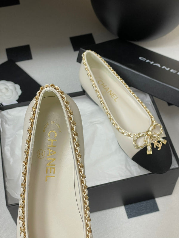 CC 25S 20mm Chain Bow Single Flat White Sheepskin Black Grosgrain 247655