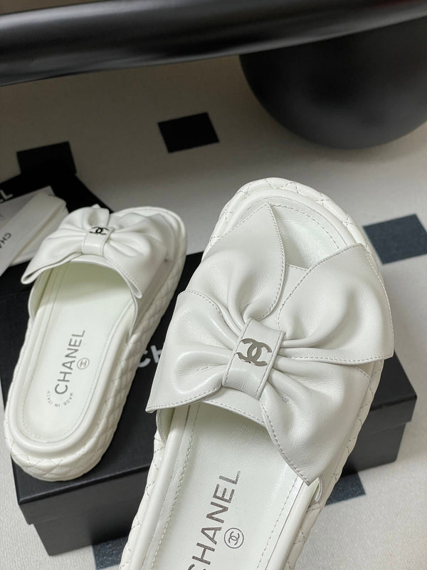 CC 25SS Big Bow Sandali con suola spessa in pelle di agnello bianca 319707