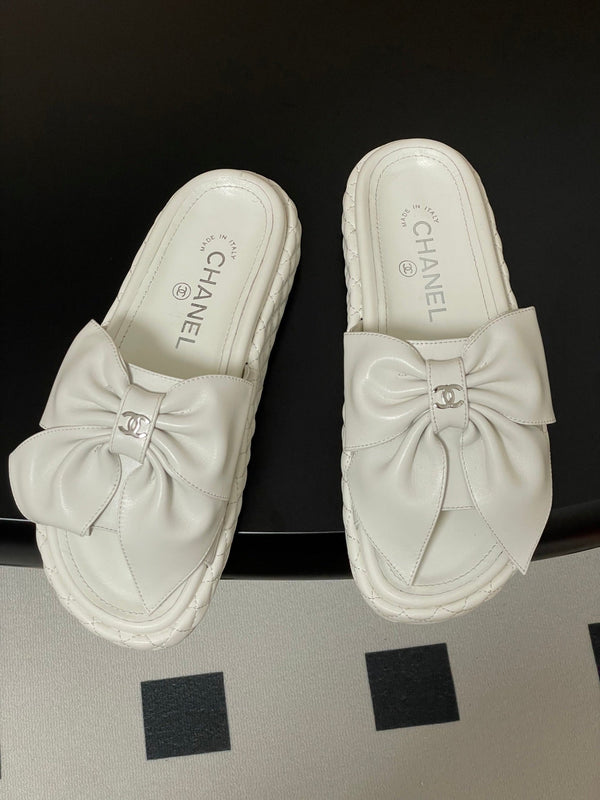 CC 25SS Big Bow Sandali con suola spessa in pelle di agnello bianca 319707