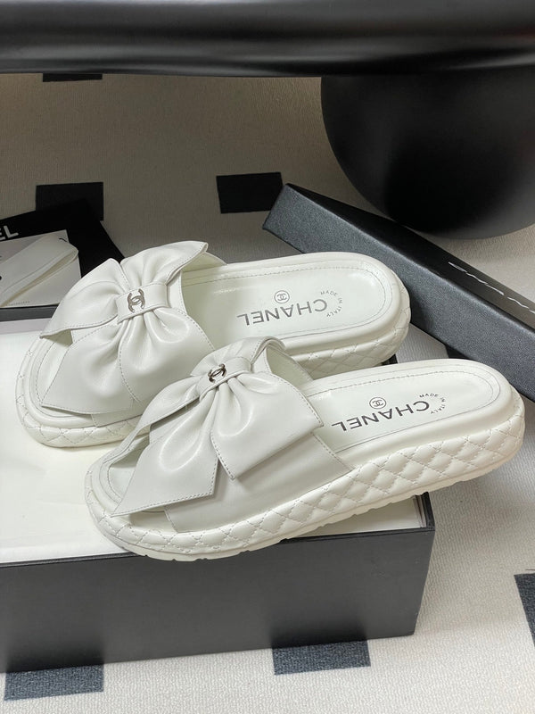 CC 25SS Big Bow Sandali con suola spessa in pelle di agnello bianca 319707