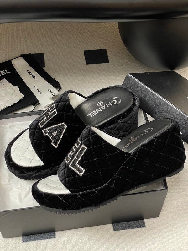 CC 25 Platform Slippers Black Velvet Sheepskin 334240