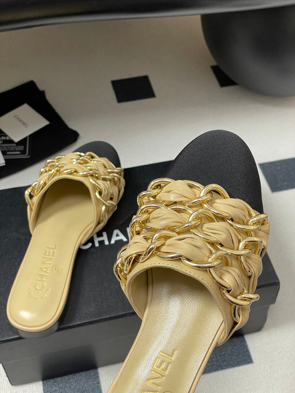 CC 25B Chain Closed Toe Flat Mule Beige Sheepskin 393888