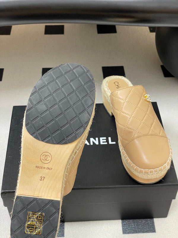 CC 25A Clog Slippers 40mm Beige Quilted Lambskin 393949