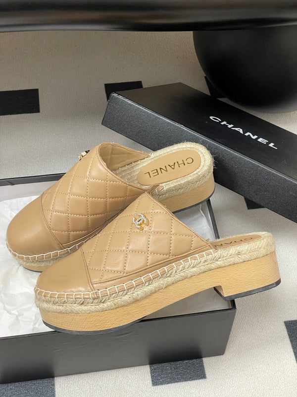 CC 25A Clog Slippers 40mm Beige Quilted Lambskin 393949