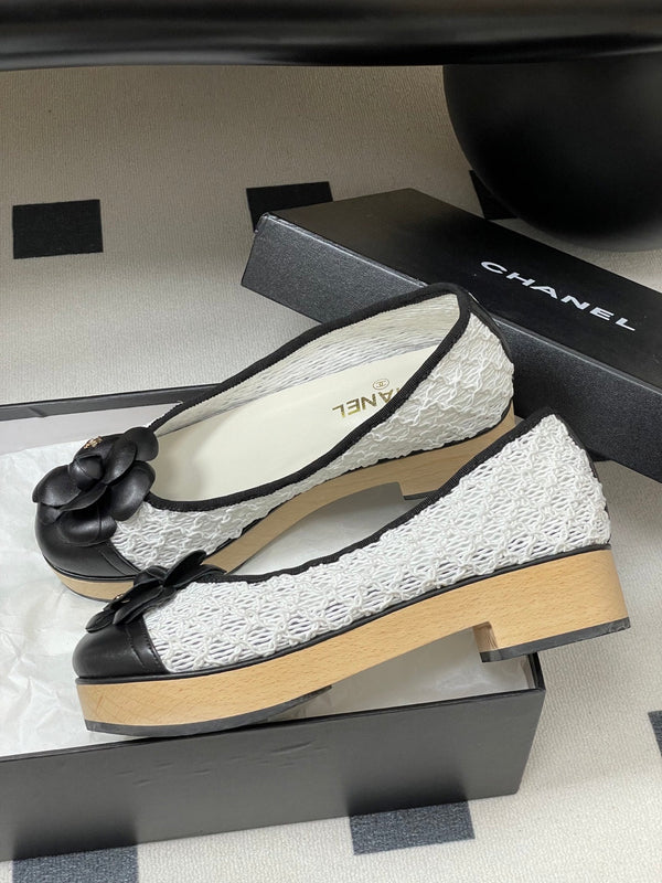 CC 25A Camelia Thick-Soled Shoe 40mm White Lace Mix Black Sheepskin 393958