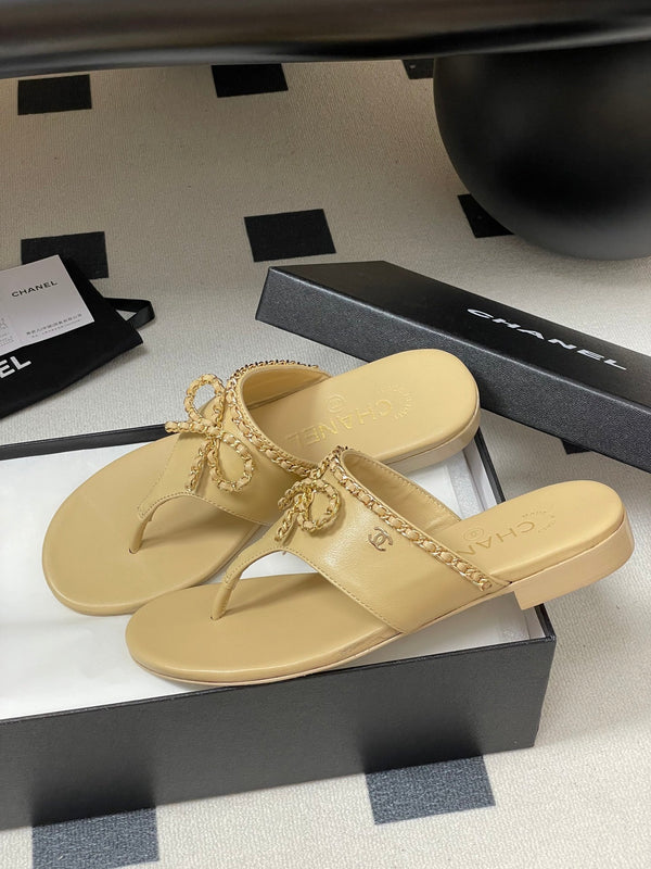 CC 25B Chain Bow Flip-flops Beige Sheepskin 393985