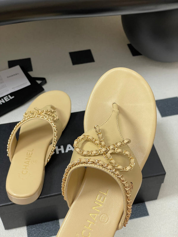 CC 25B Chain Bow Flip-flops Beige Sheepskin 393985