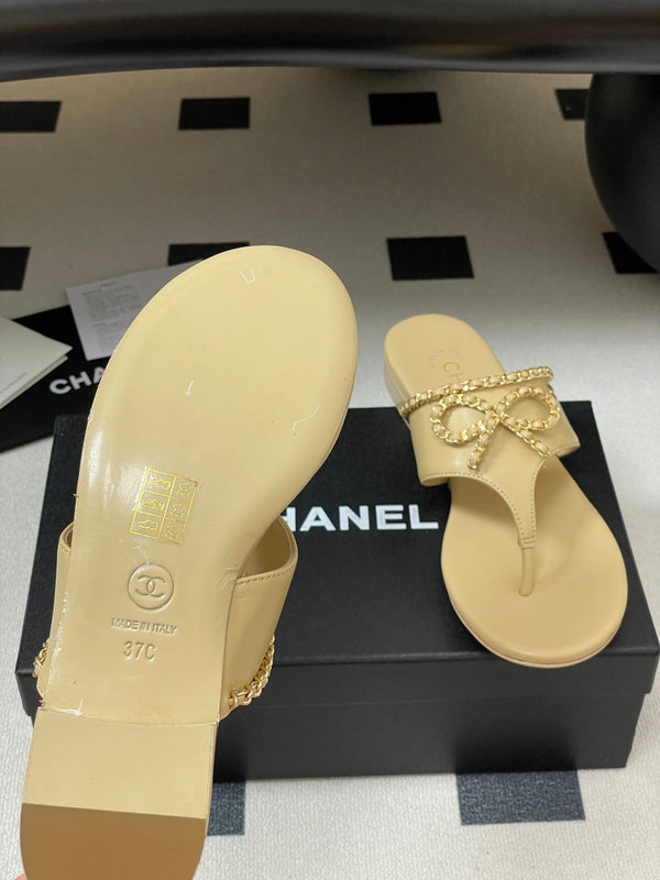 CC 25B Chain Bow Flip-flops Beige Sheepskin 393985