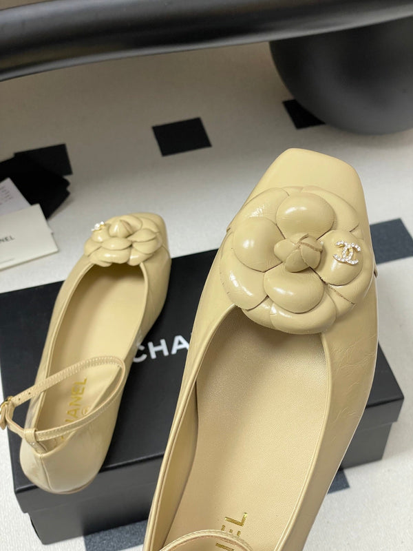 CC 25s Métiers d’art Ballet flats 10mm Beige Cowhide 413307