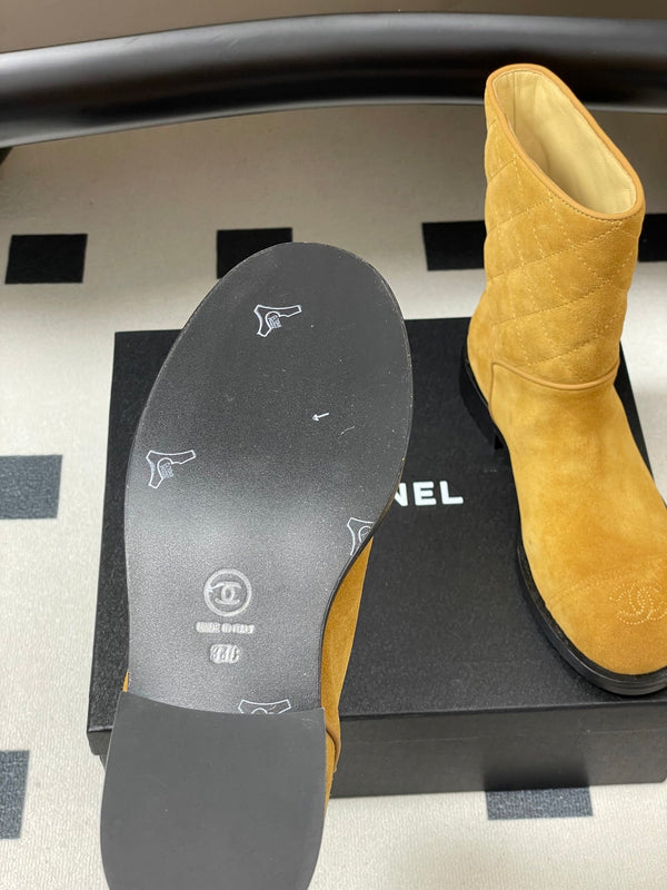 CC 25FW Double C Buckle Short Boot 25mm Brown Suede Cafskin 423142