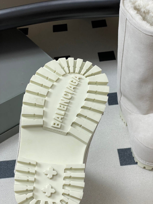Balenciaga High Snow Boots White Suede 535032