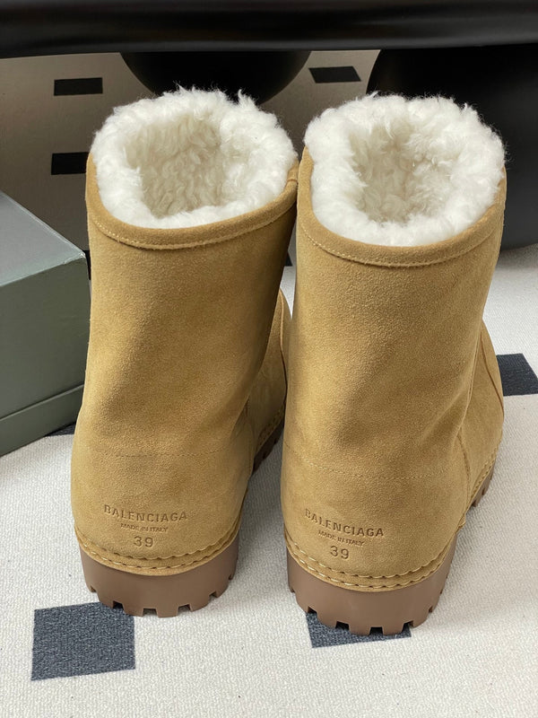 Balenciaga Low Snow Boots Beige Suede 535034