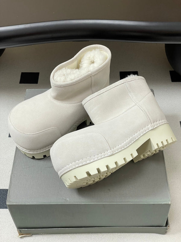 Balenciaga Snow Boots White Suede 535038