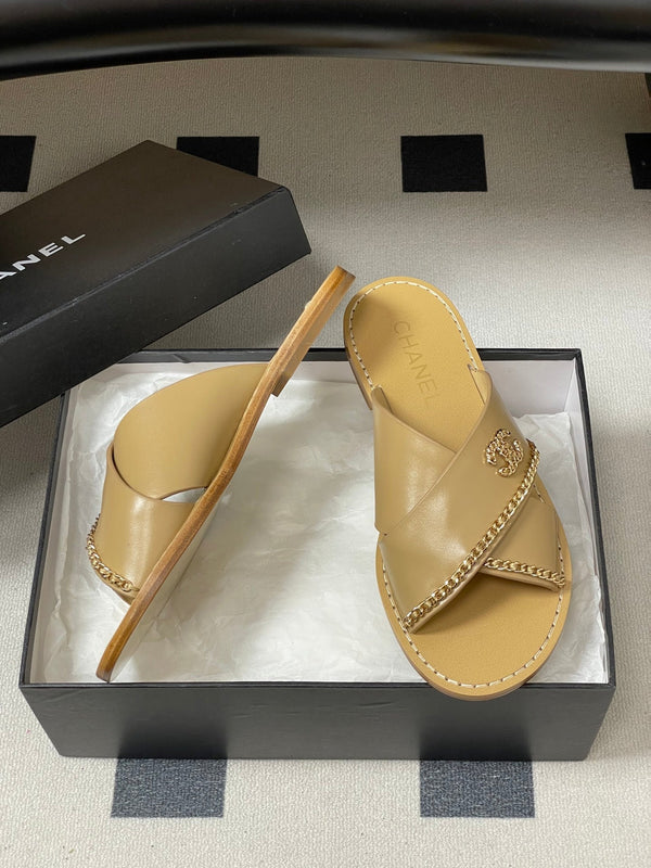 CC 26 Mule à bride croisée en peau de mouton beige 593302